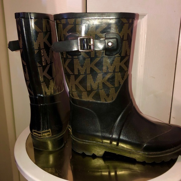 Michael Kors Monogram (Mid)Rain Boot- Size 7 - Picture 2 of 8